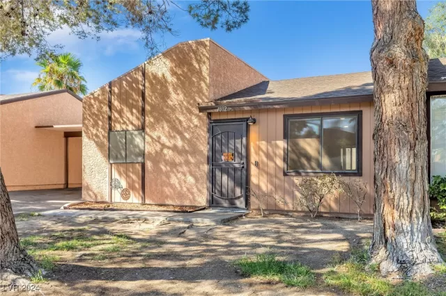 MLS: 2621514 Condo For Sale