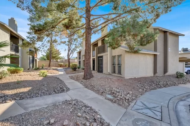 MLS: 2621533 Condo For Sale