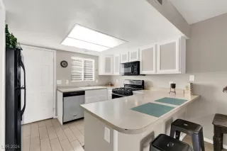 Photo #3: 2621533 Listing