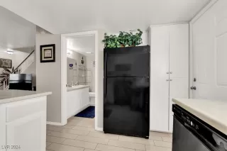 Photo #5: 2621533 Listing