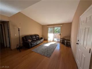 Photo #2: 2621541 Listing 