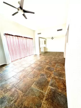 Photo #2: 2621568 Listing