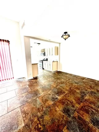 Photo #3: 2621568 Listing