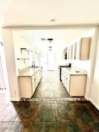 Photo #4: 2621568 Listing