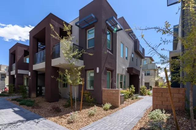 MLS: 2621614 Condo For Sale
