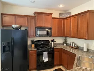 Photo #3: 2621630 Listing 