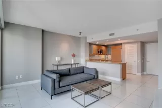 Photo #4: 2621658 Listing