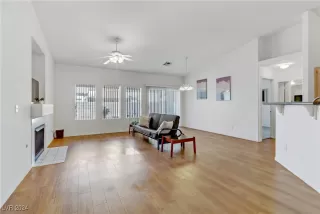 Photo #5: 2621662 Listing