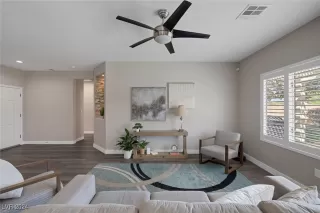 Photo #4: 2621740 Listing