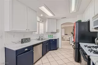 Photo #4: 2621807 Listing