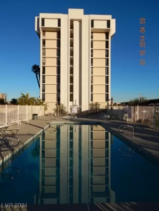 Photo #2: 2621837 Listing 