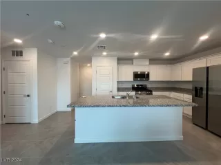 Photo #2: 2621880 Listing