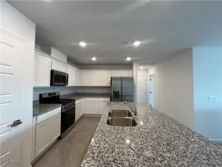 Photo #3: 2621880 Listing