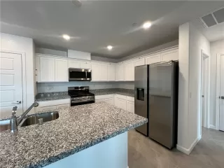 Photo #4: 2621880 Listing