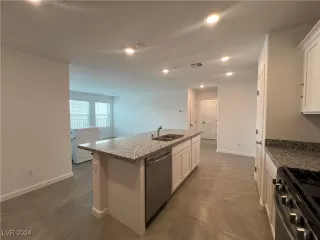 Photo #5: 2621880 Listing