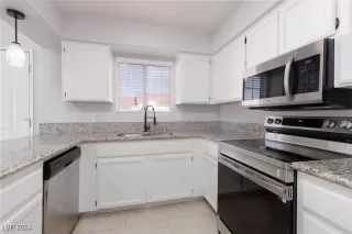 Photo #3: 2621942 Listing