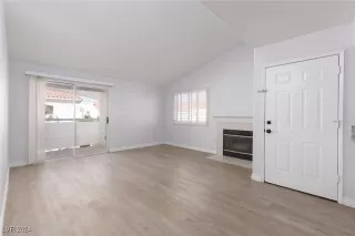 Photo #5: 2621942 Listing