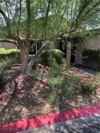 Photo #2: 2621966 Listing