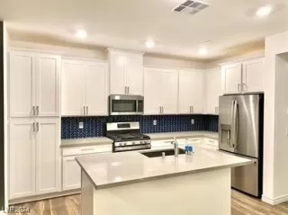 Photo #1: 2622089 Listing 