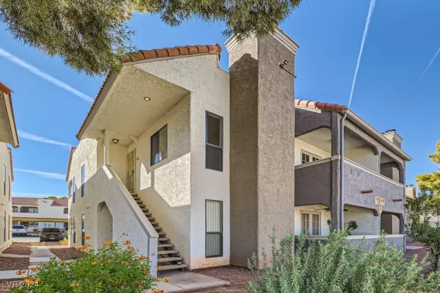 MLS: 2622128 Condo For Sale