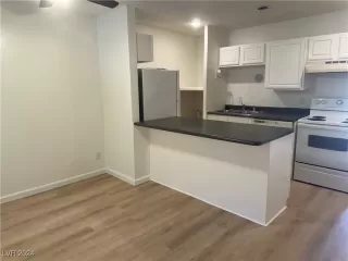 Photo #2: 2622336 Listing 