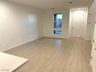 Photo #6: 2622417 Listing