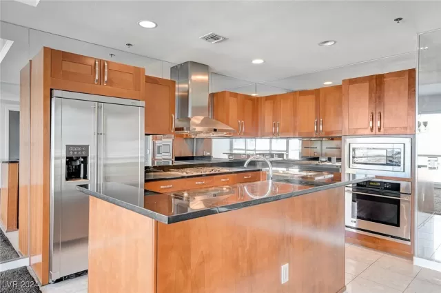 MLS: 2622496 Condo For Sale