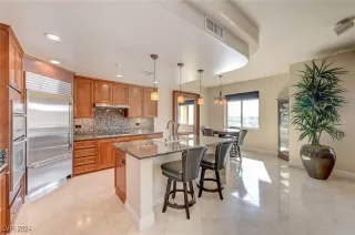 Photo #1: 2622590 Listing