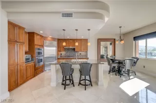 Photo #2: 2622590 Listing