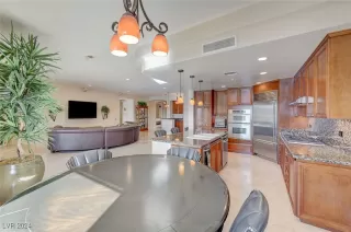 Photo #6: 2622590 Listing