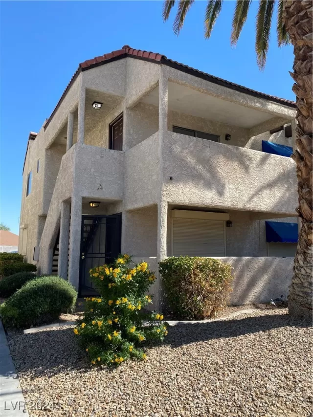 MLS: 2622606 Condo For Sale