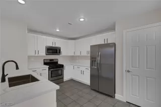 Photo #3: 2622658 Listing