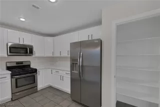 Photo #6: 2622658 Listing