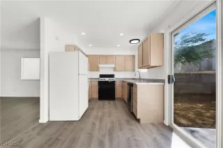 Photo #5: 2622678 Listing