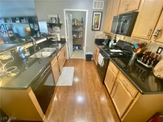 Photo #5: 2622851 Listing