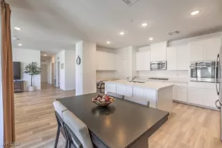 Photo #1: 2622905 Listing 