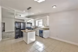 Photo #2: 2622933 Listing