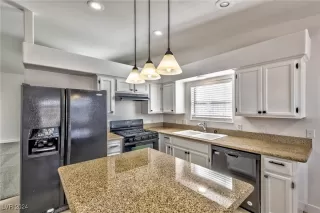 Photo #3: 2622933 Listing