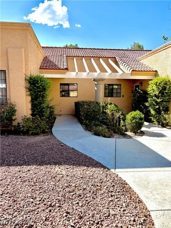 MLS: 2623128 Condo For Sale