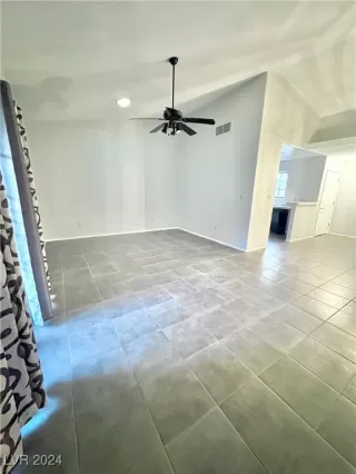 Photo #6: 2623128 Listing