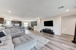 Photo #3: 2623362 Listing