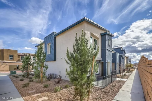 MLS: 2623627 Condo For Sale