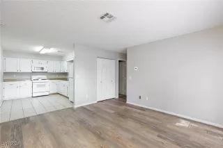 Photo #6: 2623815 Listing