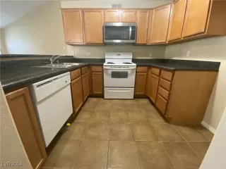 Photo #3: 2623839 Listing