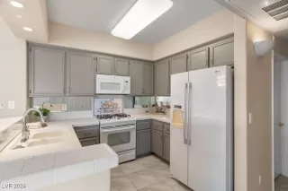 Photo #5: 2623911 Listing