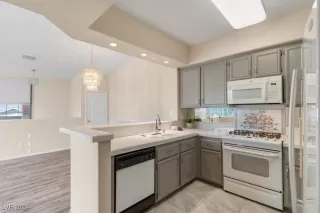 Photo #6: 2623911 Listing