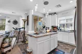 Photo #4: 2623918 Listing