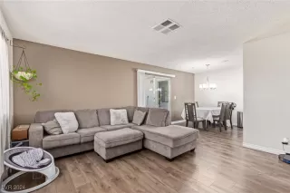 Photo #4: 2624032 Listing