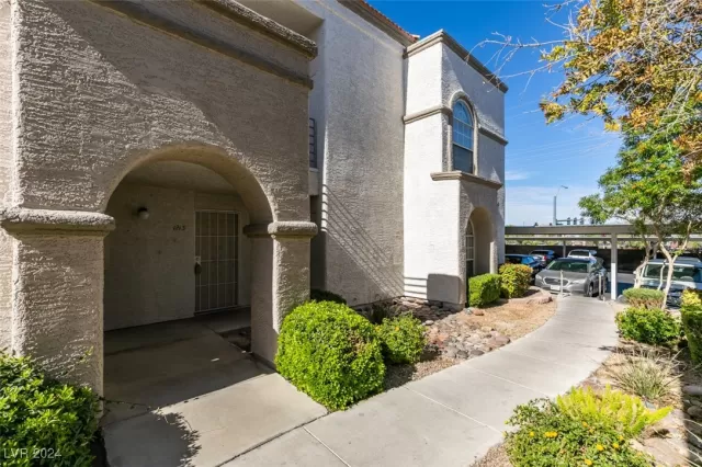 MLS: 2624088 Condo For Sale