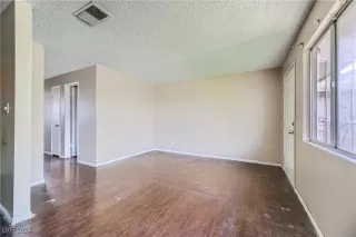 Photo #3: 2624402 Listing